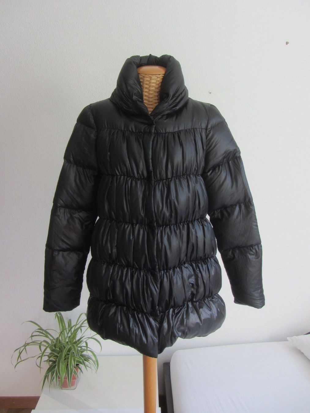 Zara Giacche: ZARA - Daunenjacke schwarz XS – Usato da Zürich venduto da Diazaio
