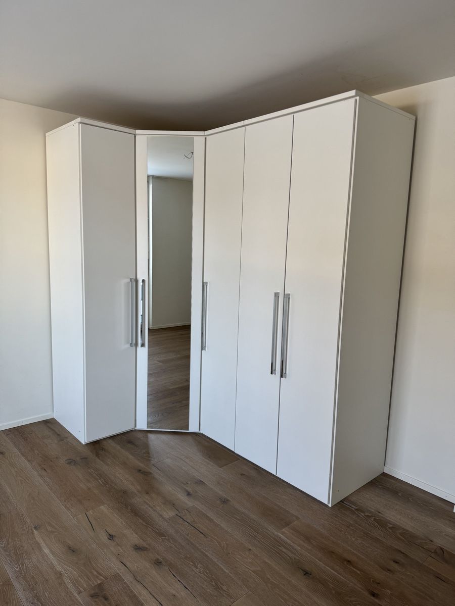Armadi: Eck-Kleiderschrank – Nuovo (secondo la descrizione) da Gossau ZH venduto da Inineth