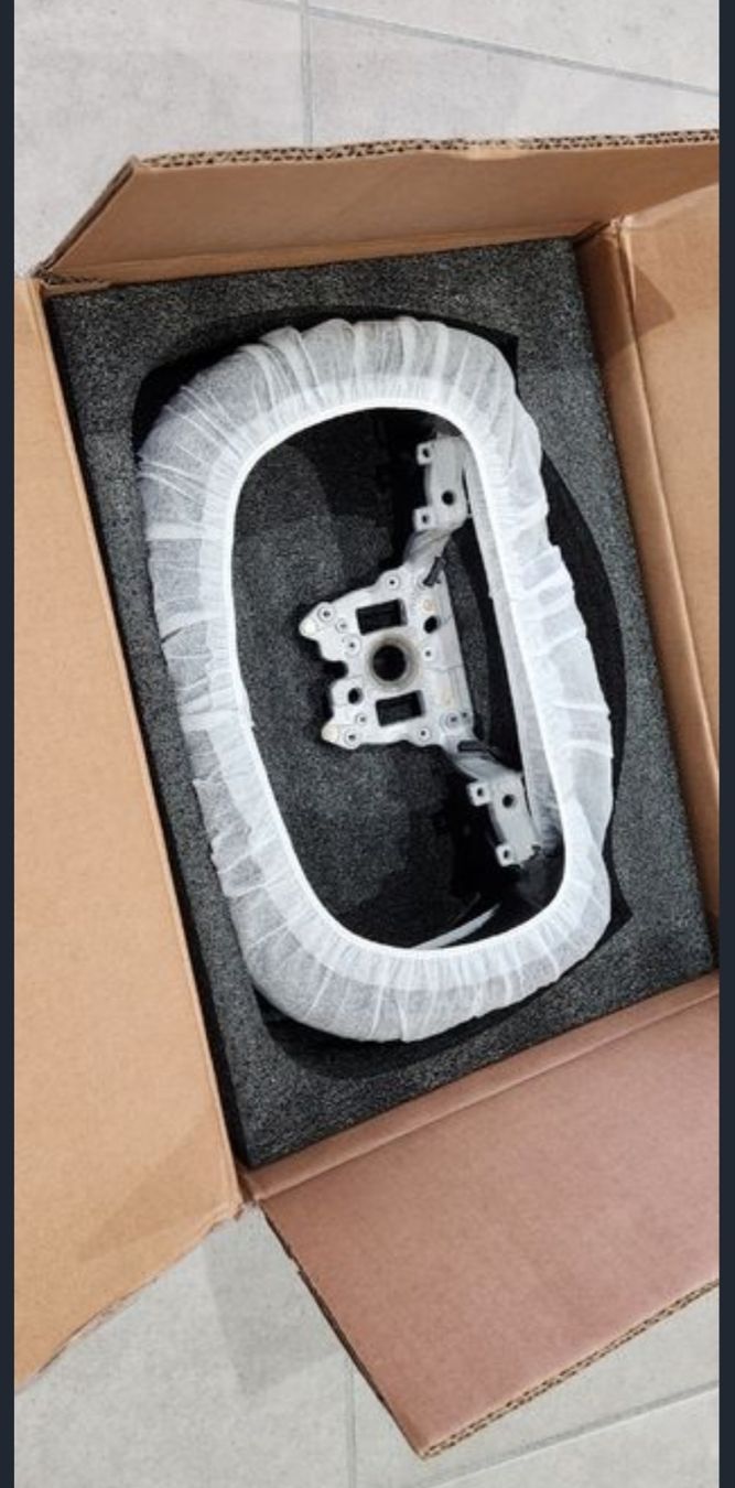 Tesla Alle Autoersatzteile: Volant Yoke pour Tesla model 3 highland  – Gebraucht aus Les Avanchets von pre_j78p 1