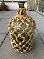Antike Flasche mit Schnurgeflecht