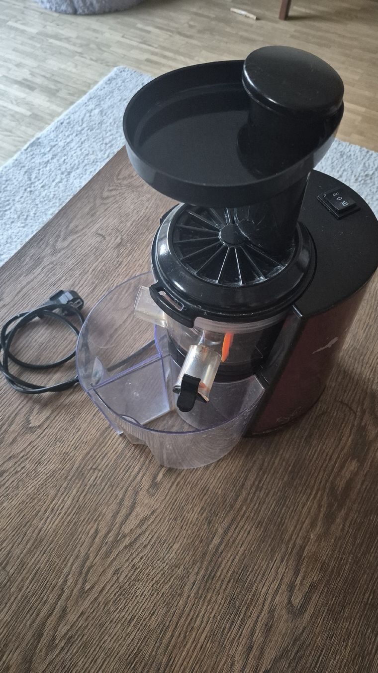 Küchengeräte: Extracteur de jus – Gebraucht aus Neuchâtel von mla_q6l9