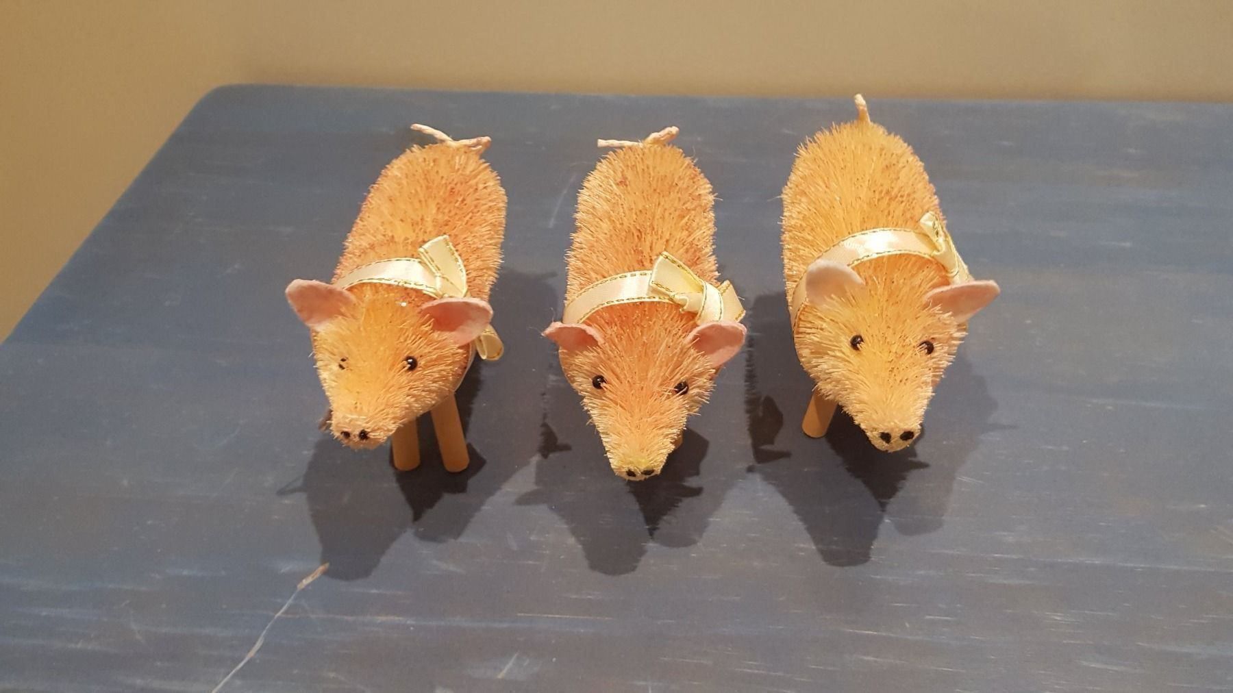 Statuette: 3 Säuli als Glücksbringer – Usato da Reinach venduto da 3Guggerli