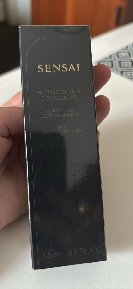 Sensai Make-up: SENSAI Correcteur de teint lumière Neuf  – Nuovo e nell'imballaggio originale da Lausanne venduto da LILI0125 1