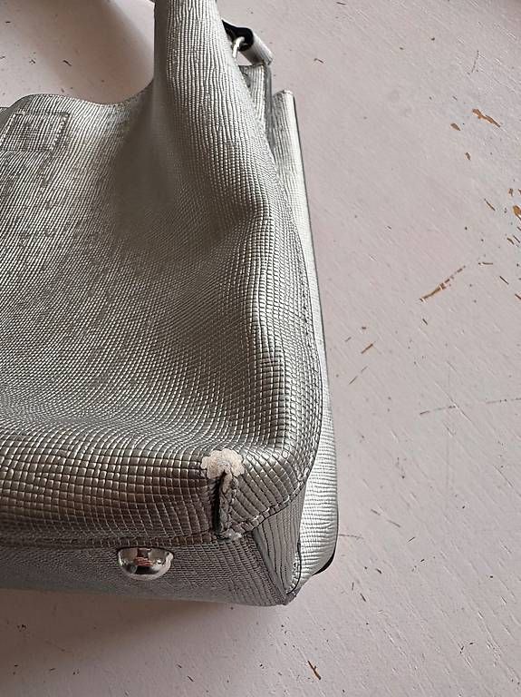 L.Credi Taschen für Damen: Handtasche der Marke L.Credi in silber – Gebraucht aus Meilen von jen_jw26 2
