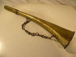Altes Signalhorn mit Kette Messing aus Frankreich...