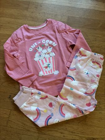 Schönes Pyjama Gr. 104, Neu