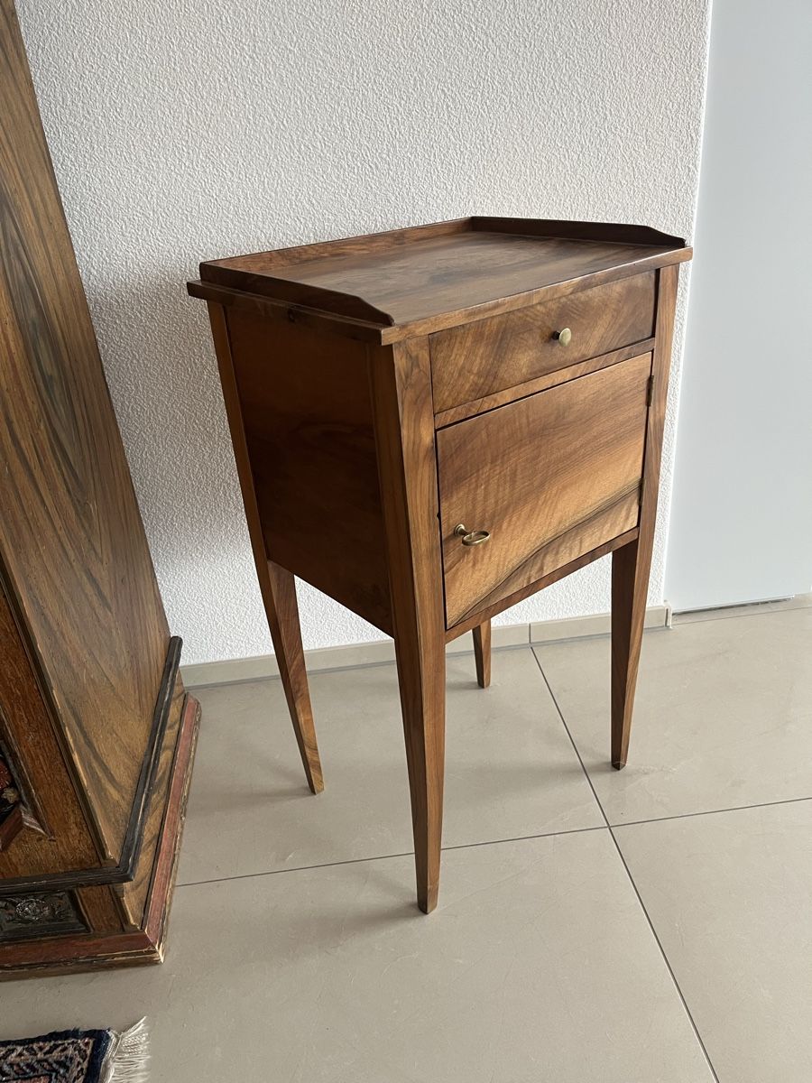 Kommoden: Liseuse, Nussbaum – Gebraucht aus Steffisburg von stockhorn01