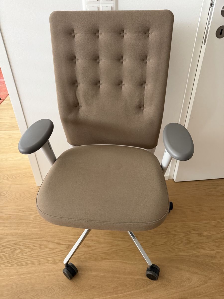 Vitra Stühle: Vitra Trim Bürostuhl- Neuwetig – Gebraucht aus Basel von chr_9yft