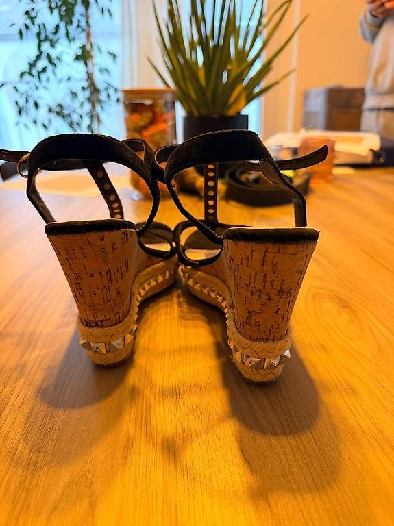 Scarpe da donna: Sandalen mit Keilabsatz – Usato da Bözberg venduto da van_52qk 1