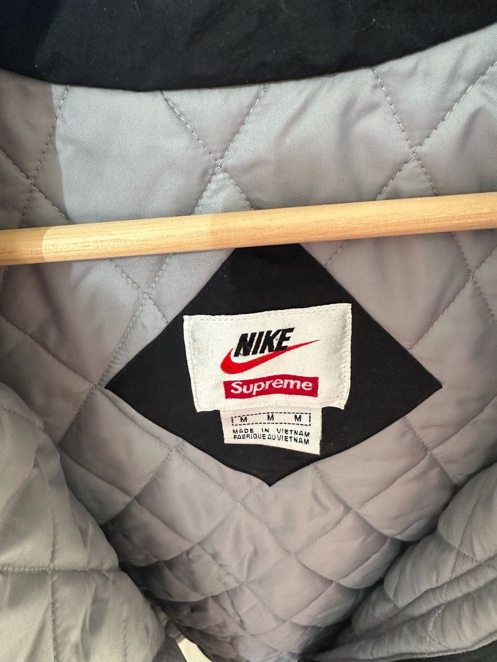 Nike Jacken: Veste Nike Suprême – Gebraucht aus Morges von pie_f8yp 7
