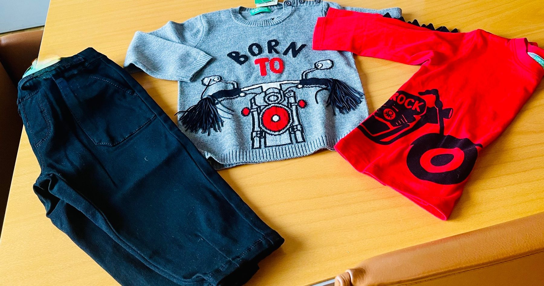 Benetton Lotti & Set di vestiti: Lot habits garçon taille 82 , Benetton – Usato da La Chaux-de-Fonds venduto da Sabinchenn