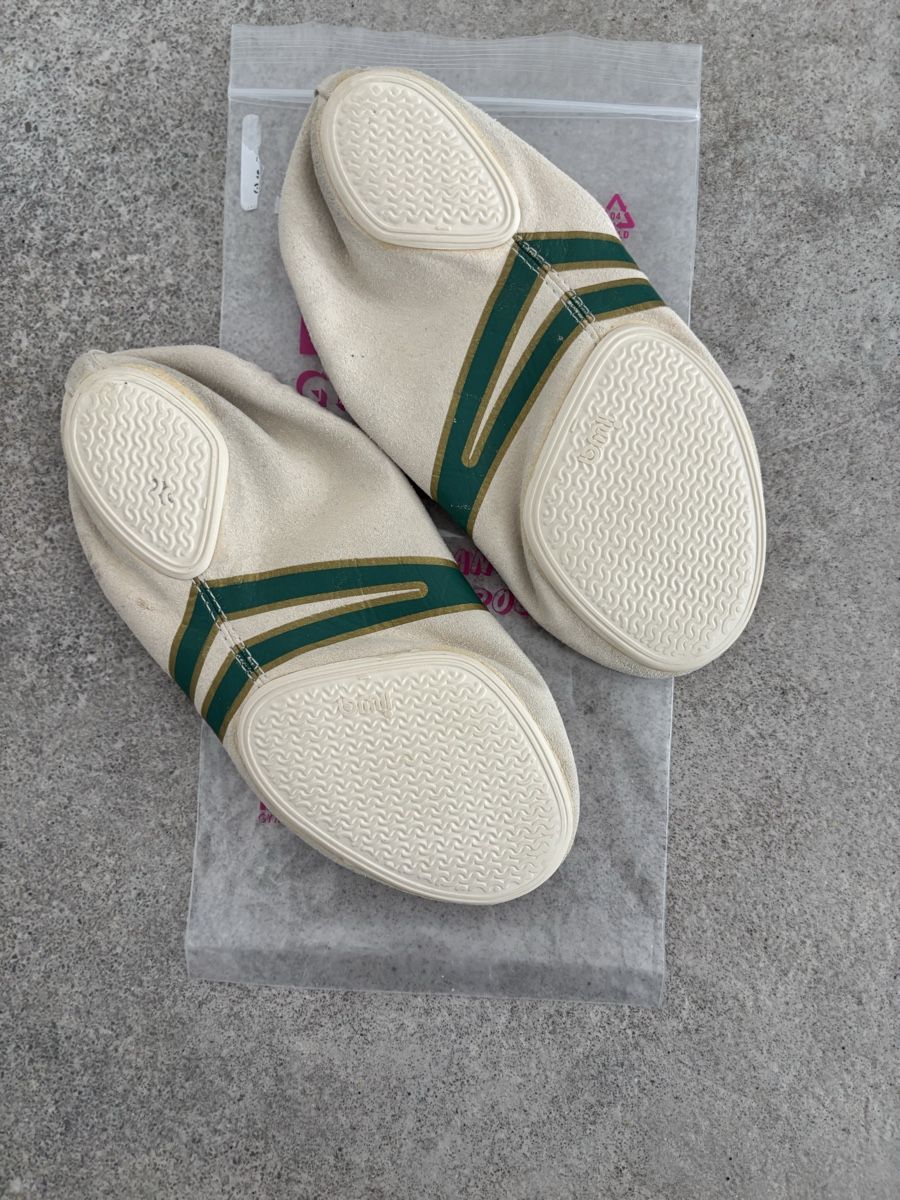 Schuhe für Mädchen: iwa Geräteturnschuhe – Gebraucht aus Hauptwil von Hannes76 1