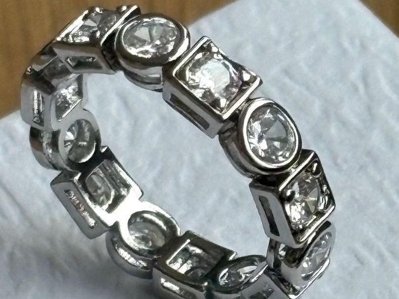Anelli: Luxus Elegante Gr: 19/9 Ring Memoire Farbe :  Silber – Nuovo (secondo la descrizione) da Biel-Bienne venduto da Roserosse13