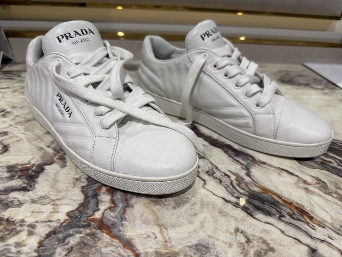 Scarpe da donna: Prada Baskets en cuir blanc T 37.5 - État impeccable! – Usato da Studen BE venduto da kim_d27q