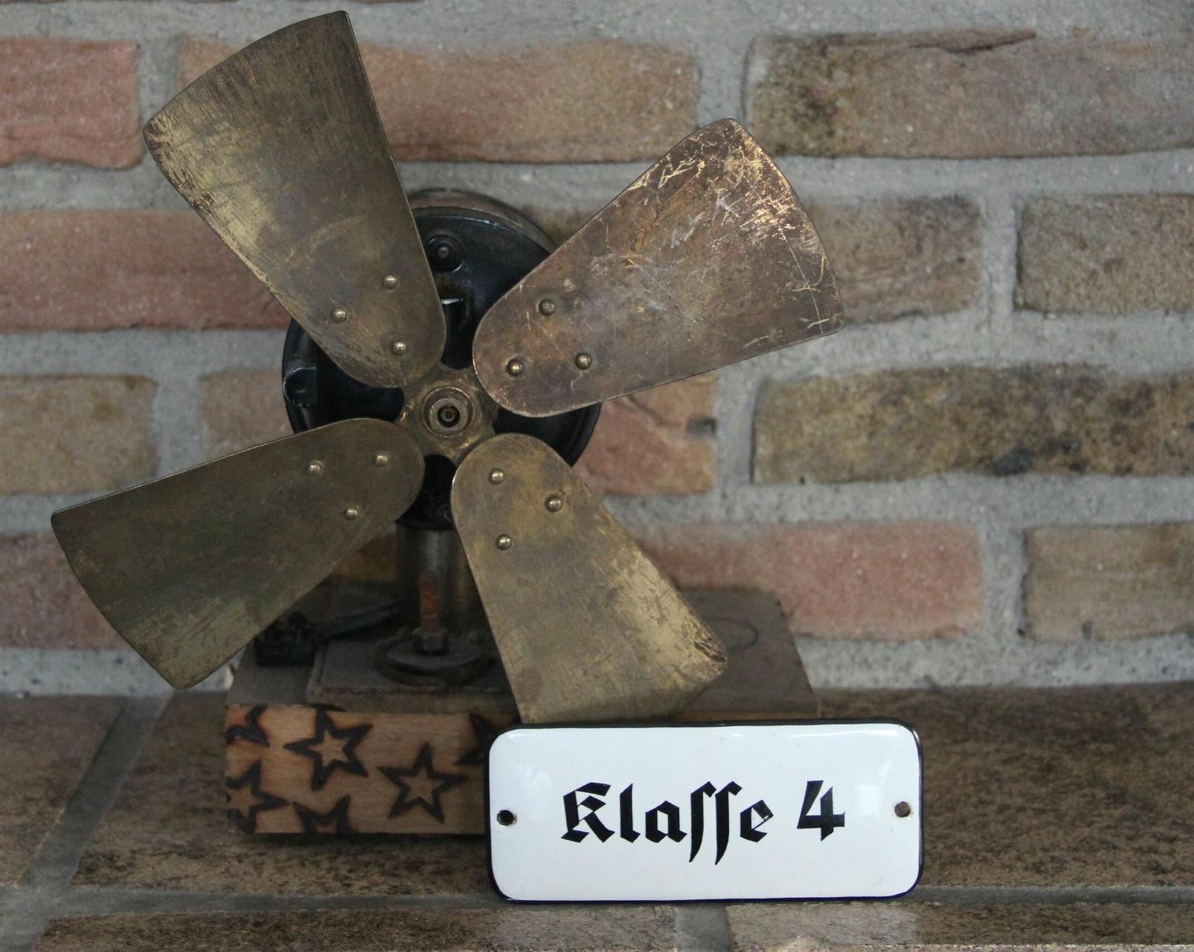 Insegne: Emailschild "Klasse 4" – Usato da Birrwil venduto da brandschatz_birrwil 1