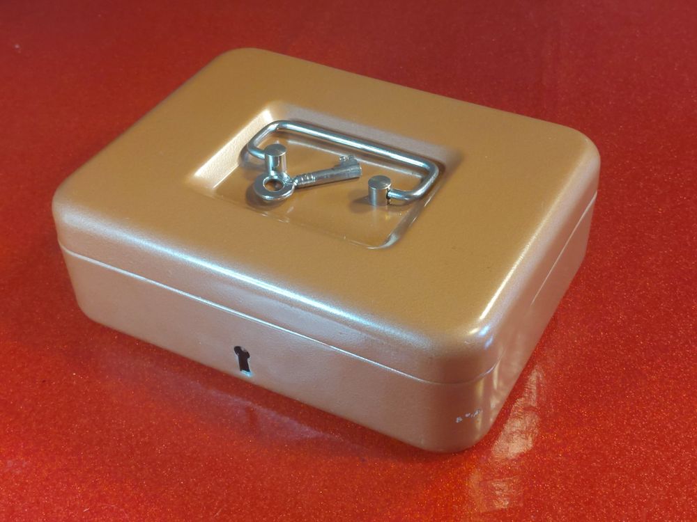 COFFRE-FORT ANCIEN VINTAGE COFFRET COFFRE FORT PORTATIF BOITE EN MÉTAL Avec Clé EUR 20,00