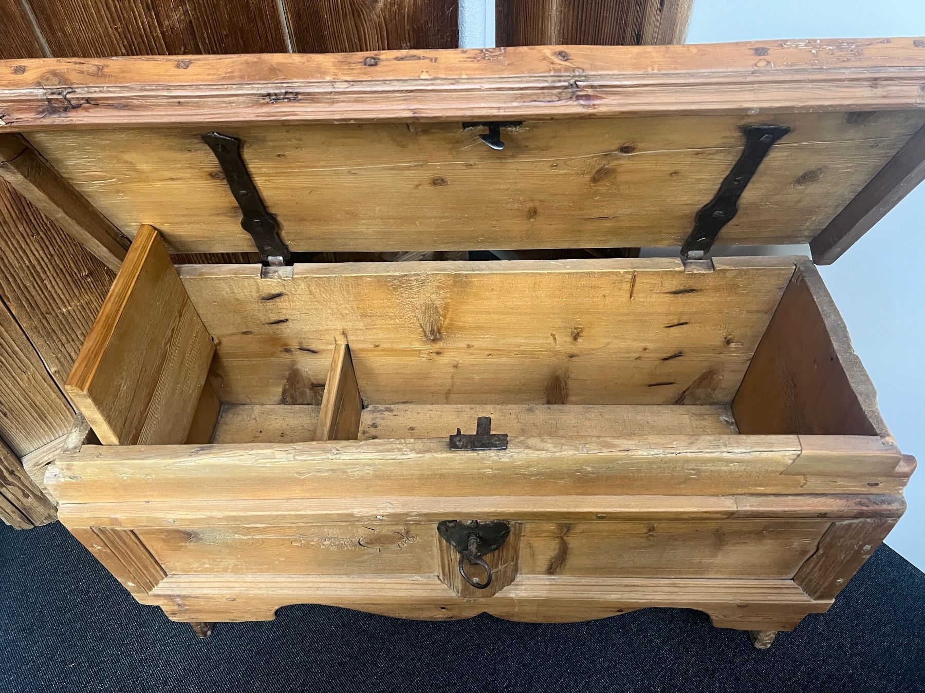 Cassapanche: Mini Truhe aus dem Bergell – Usato da Gossau SG venduto da Keller-Antiques 2