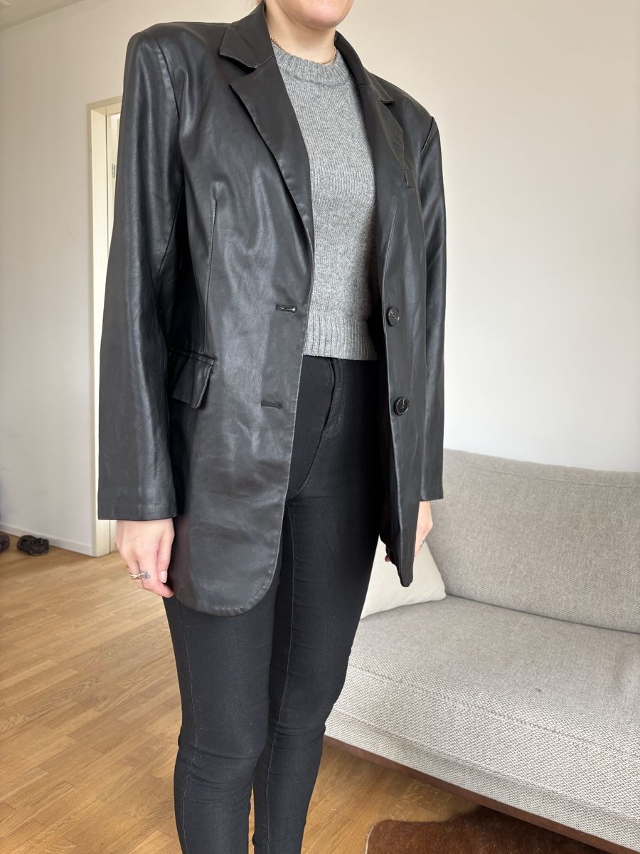 Zara Anzüge & Kostüme: Blazer similicuir Zara taille 36 – Gebraucht aus Zürich von mps_9cp7 4