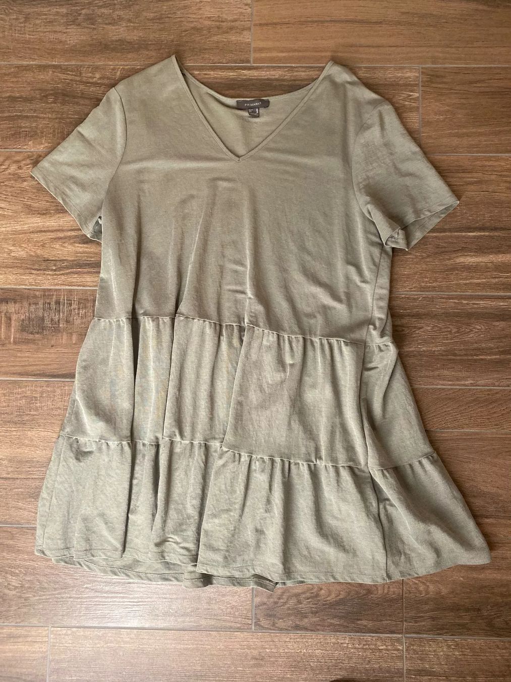 Primark Vestiti: Kleid gestuft oliv Gr. 46 - 48 – Usato da Pratteln venduto da a23_j2gs 1