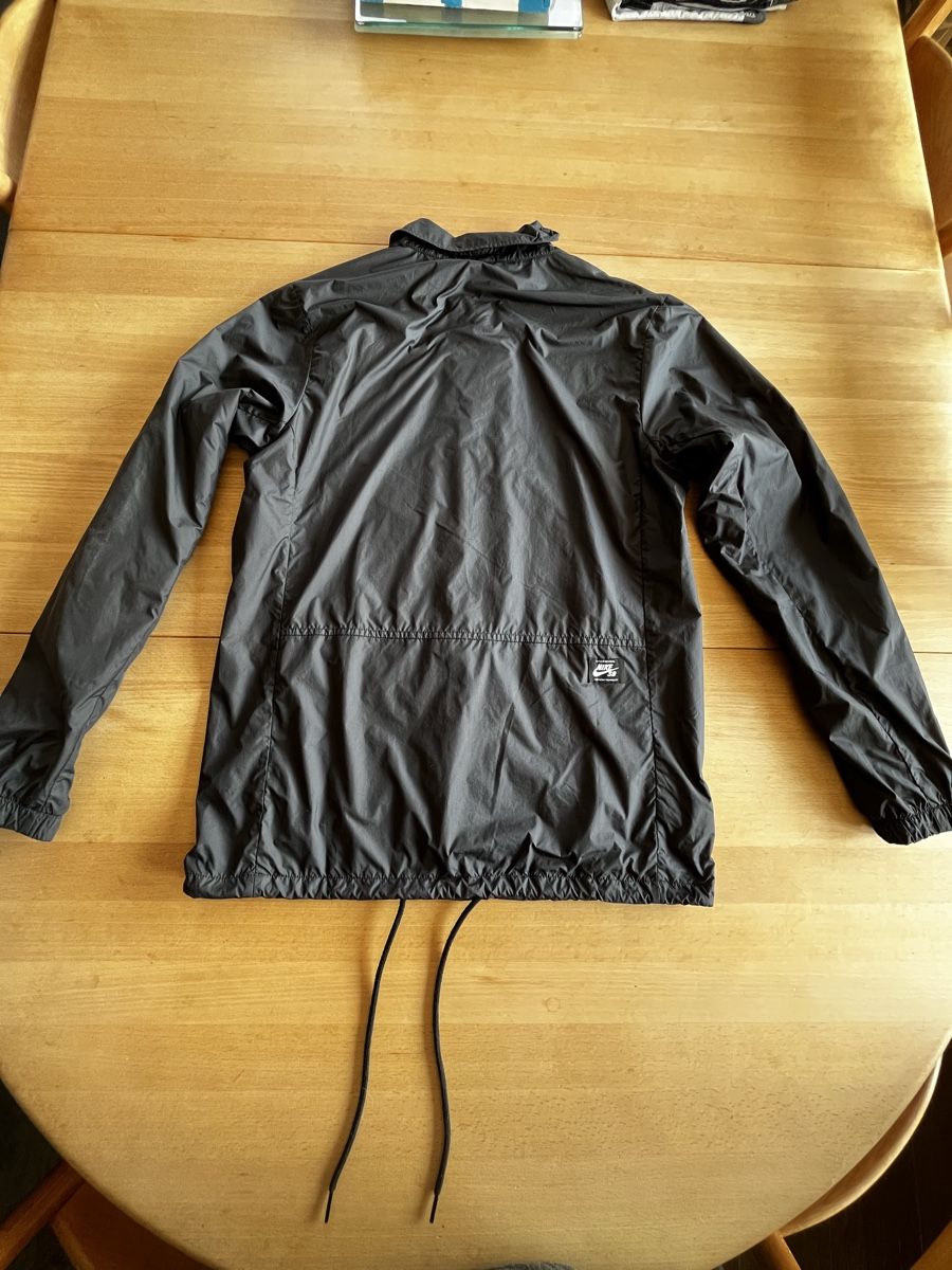 Nike Giacche: Nike SB Coach Jacke Gr. S – Usato da Kirchdorf BE venduto da Noa_ 1