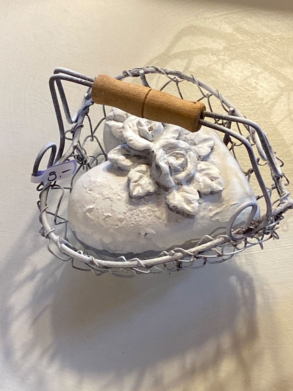 Tutte le decorazioni: SHABBY CHIC DEKO HERZ MIT KORB – Usato da Meienried venduto da ManuelaBoutique 1