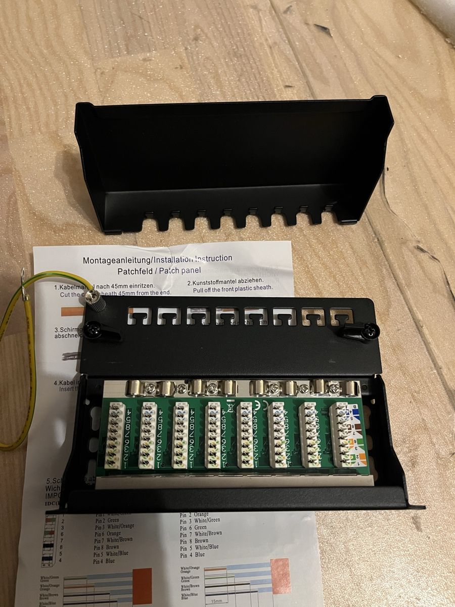 Racks & Cavalletti: Patch Panel Neuf! Panneau de Brassage Réseau RJ45 Cat.6 – Nuovo e nell'imballaggio originale da Penthalaz venduto da salvodj