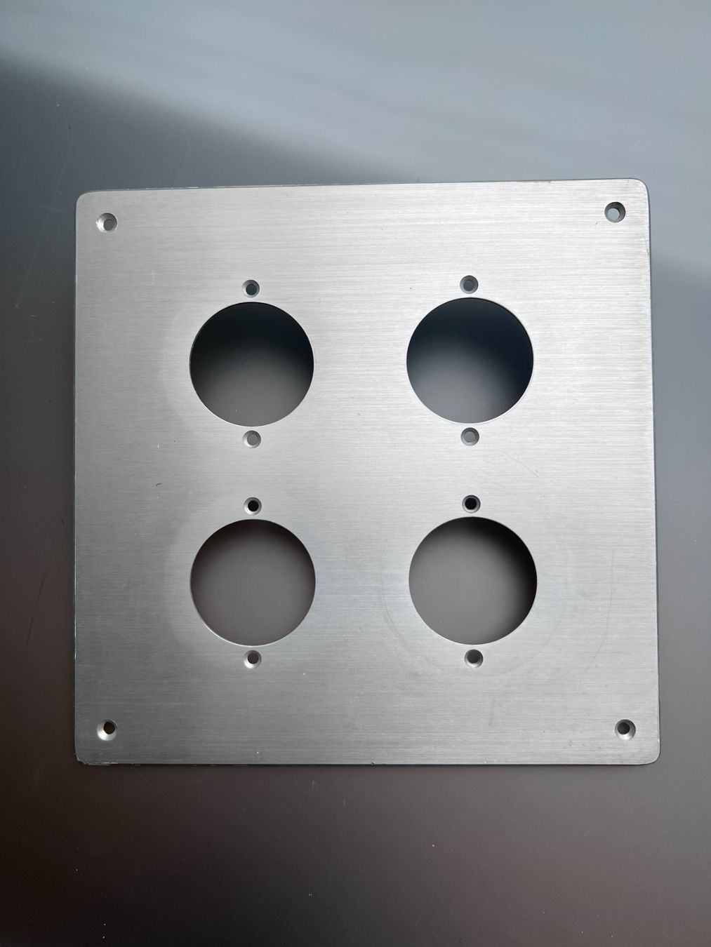 Feller Stecker: Feller UP Montageplatte 2×2 – Gebraucht aus Root von Tech-Nick