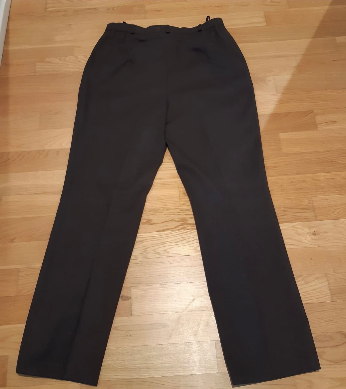 Pantaloni: Damenhose Gr.42 – Usato da Luzern venduto da Sontru 1