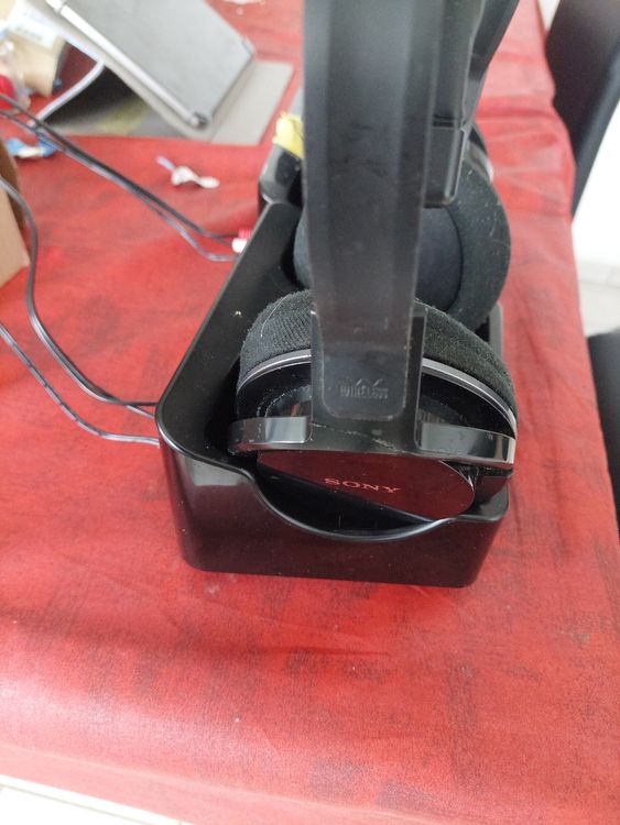 Sony Kopfhörer: 2x Sony Wireless Kopfhörer mit Ladestation – Gebraucht aus Grosswangen von Rehbock62 1
