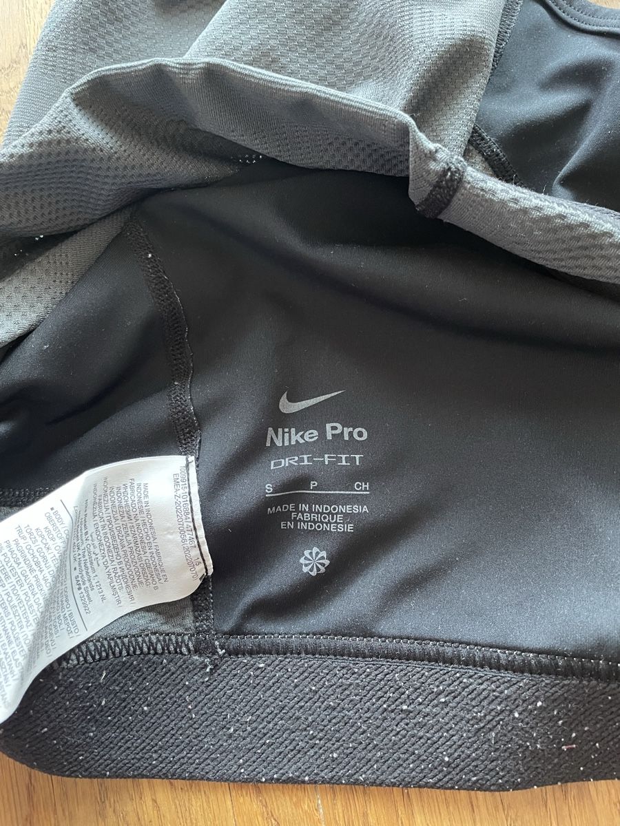 Nike Tops: Nike Sport crop top Größe S – Gebraucht aus Männedorf von bluebird35 2