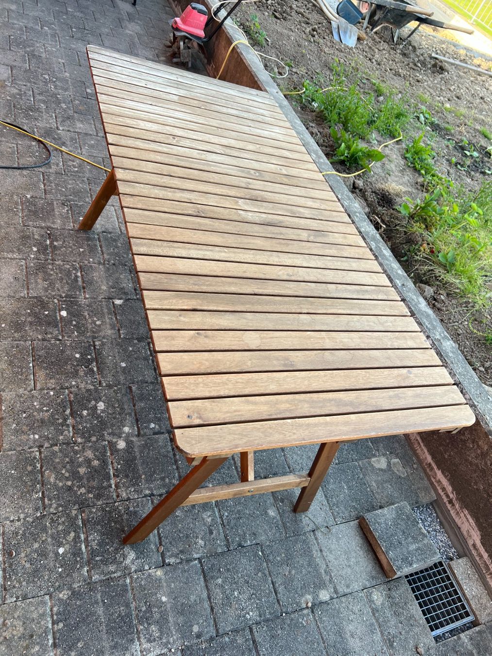 Set di tavolo e panche: Gartentisch & 2 Stühle Holz, klappbar – Usato da Jona venduto da ddr34 2