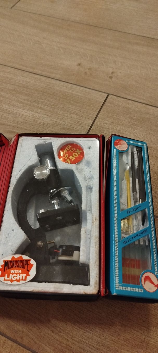 Microscopi: Microscope vintage avec lumière 750x + accessoires rare, – Nuovo e nell'imballaggio originale da Genève venduto da Octo-puces 4