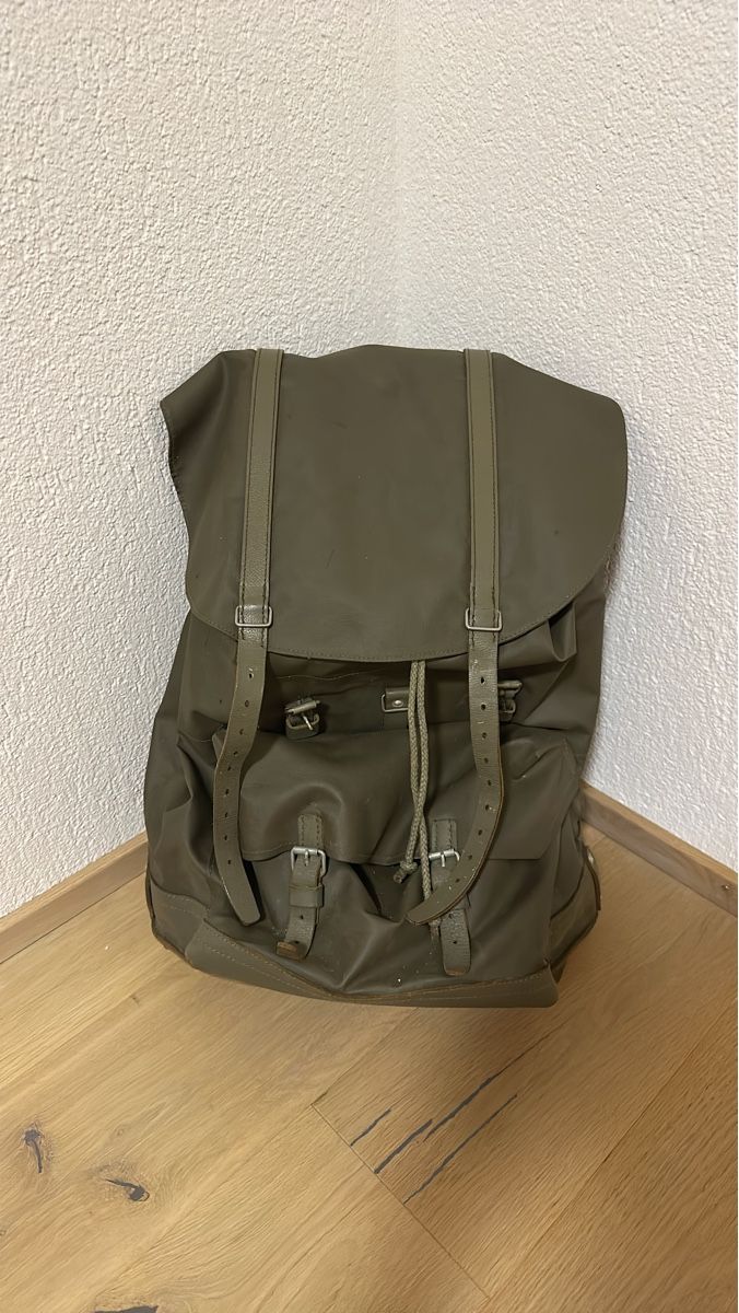 Schweizer Armee Zaini: Schweizer Armee Rucksack - Robust und bereit fürs Abenteuer – Usato da Dulliken venduto da Antik_Vintage