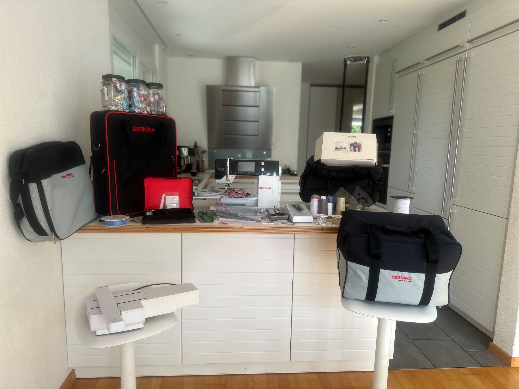 Bernina Nähmaschinen: BERNINA 580 MIT STICK MODUL – Gebraucht aus Bottighofen von M.O.L