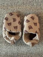 Baby Hausschuhe in Braun und beige mit Teddy Muster