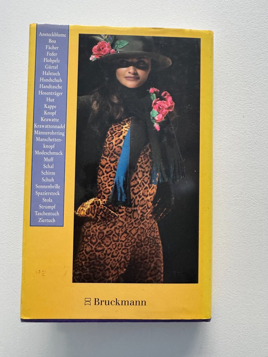 Libri: LOSCHEK - Accessoires - Symbolik und Geschichte – Usato da Basel venduto da Kornblumen 5