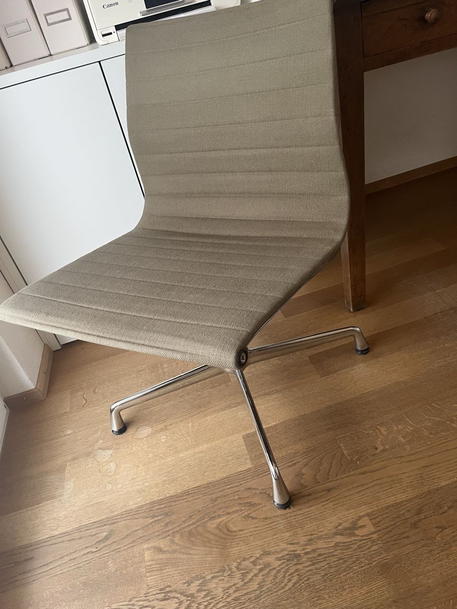 Vitra Sedie: Vitra EA 105 Bürostuhl Klassiker Design / Hopsack – Usato da Freienbach venduto da alile