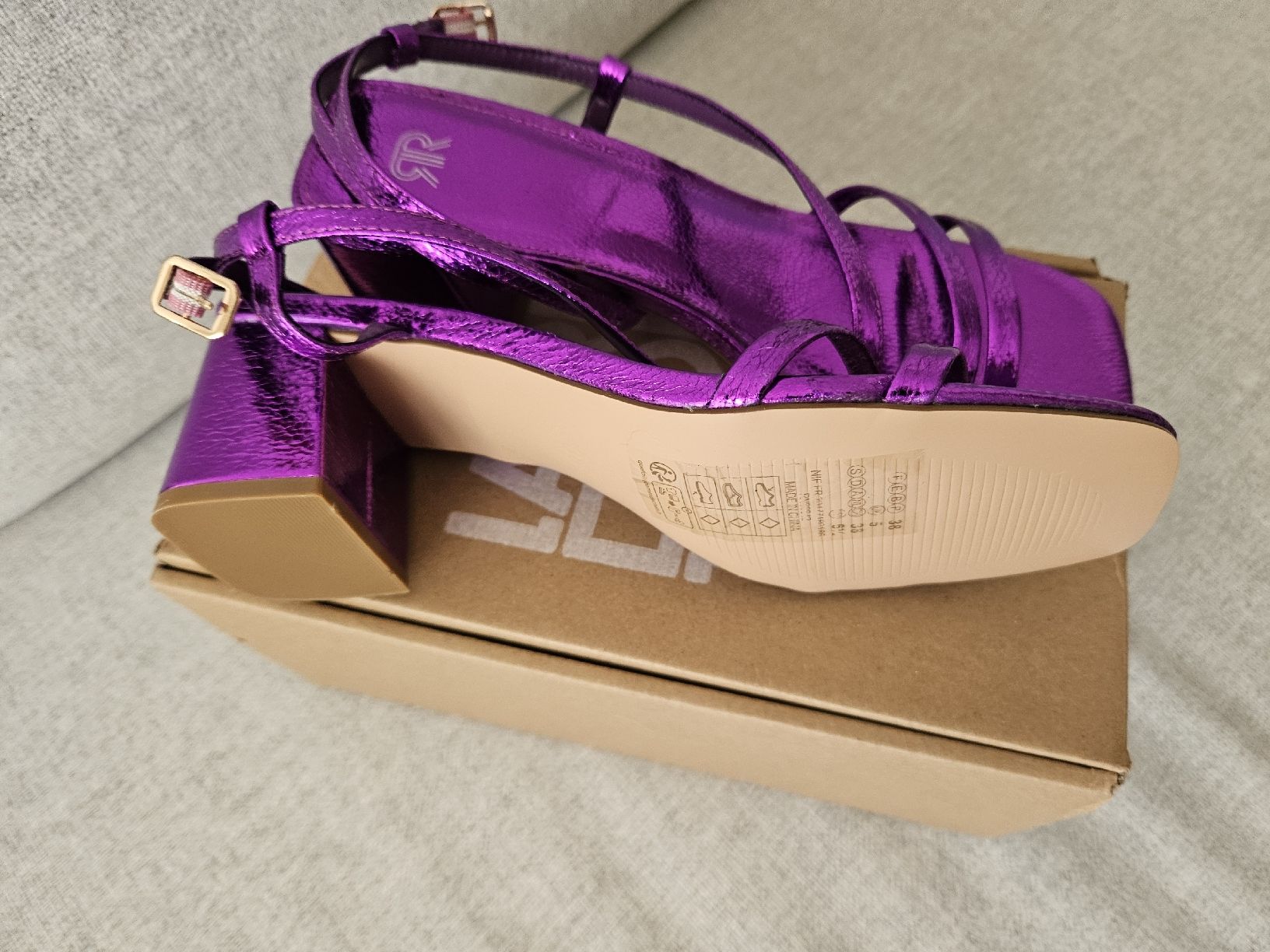 Scarpe da donna: Sandale violette – Nuovo e nell'imballaggio originale da Yverdon-les-Bains venduto da enzine 2