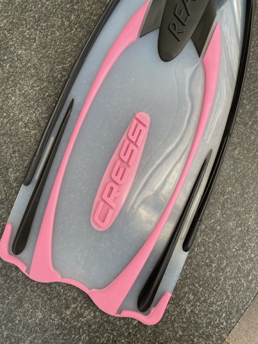 Cressi Flossen, Masken & Schnorchel: Tauchflosse Pink Gr. S/M – Neu und originalverpackt aus Pfäffikon ZH von Deko-Stopp 1