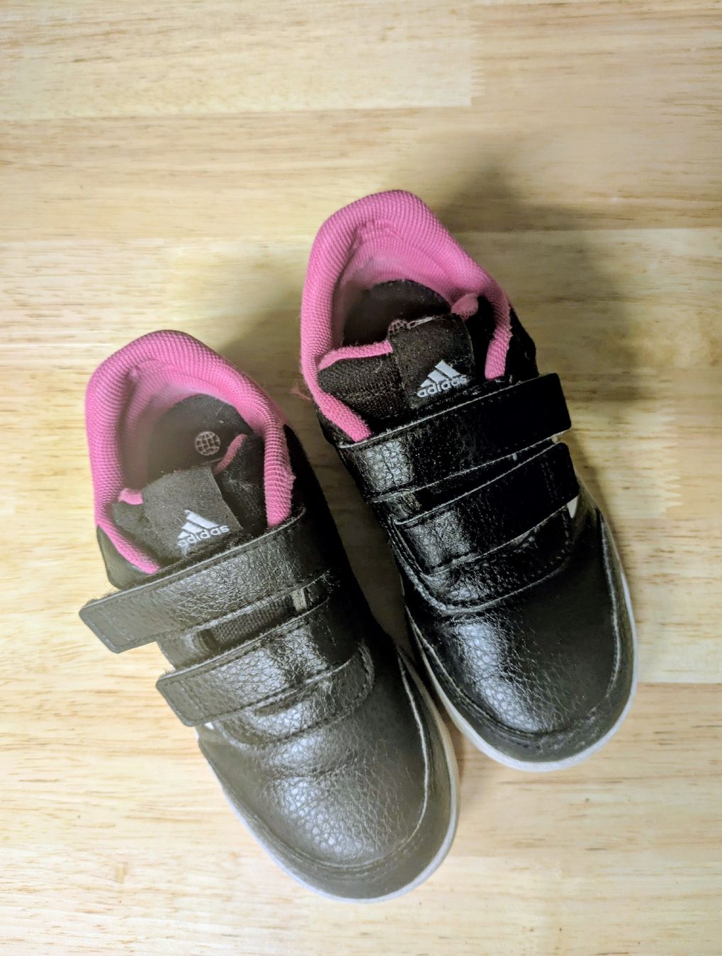 Adidas Schuhe für Jungen: Adidas Turnschuhe/ Sneakers Gr. 27 – Gebraucht aus Uster von Jomil