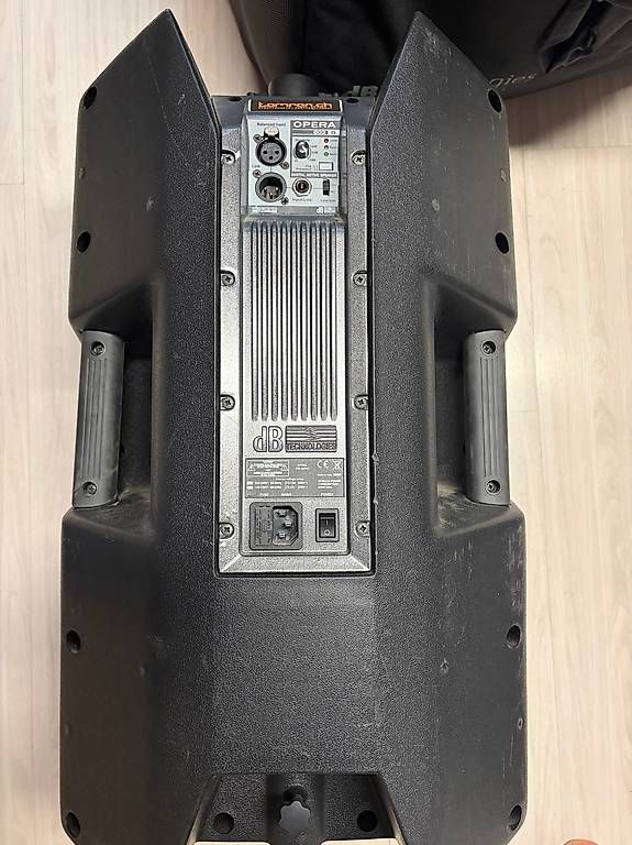 Casse acustiche: DB Technologies Opera 402 D  2 enceintes actives + housses – Usato da Sugiez venduto da CLUMJAL 1