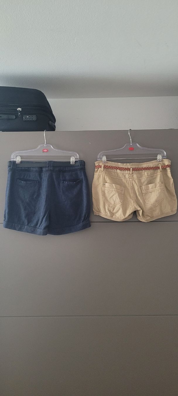 H&M Lots de vêtements: 6 pièces /2 shorts 2 centures, 2débardeurs, taille M/Coton – D'occasion à Vevey par obi_n8zc 4