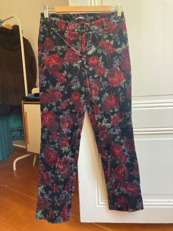 Cambio Samt Velours Hose Rosen schwarz rot grün Gr. 36
