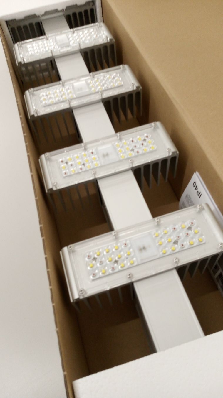 Sanlight Lampade: Sanlight Q6W Gen2 LED Pflanzen Lampe – Usato da Basel venduto da Fahrenheitcycling 1