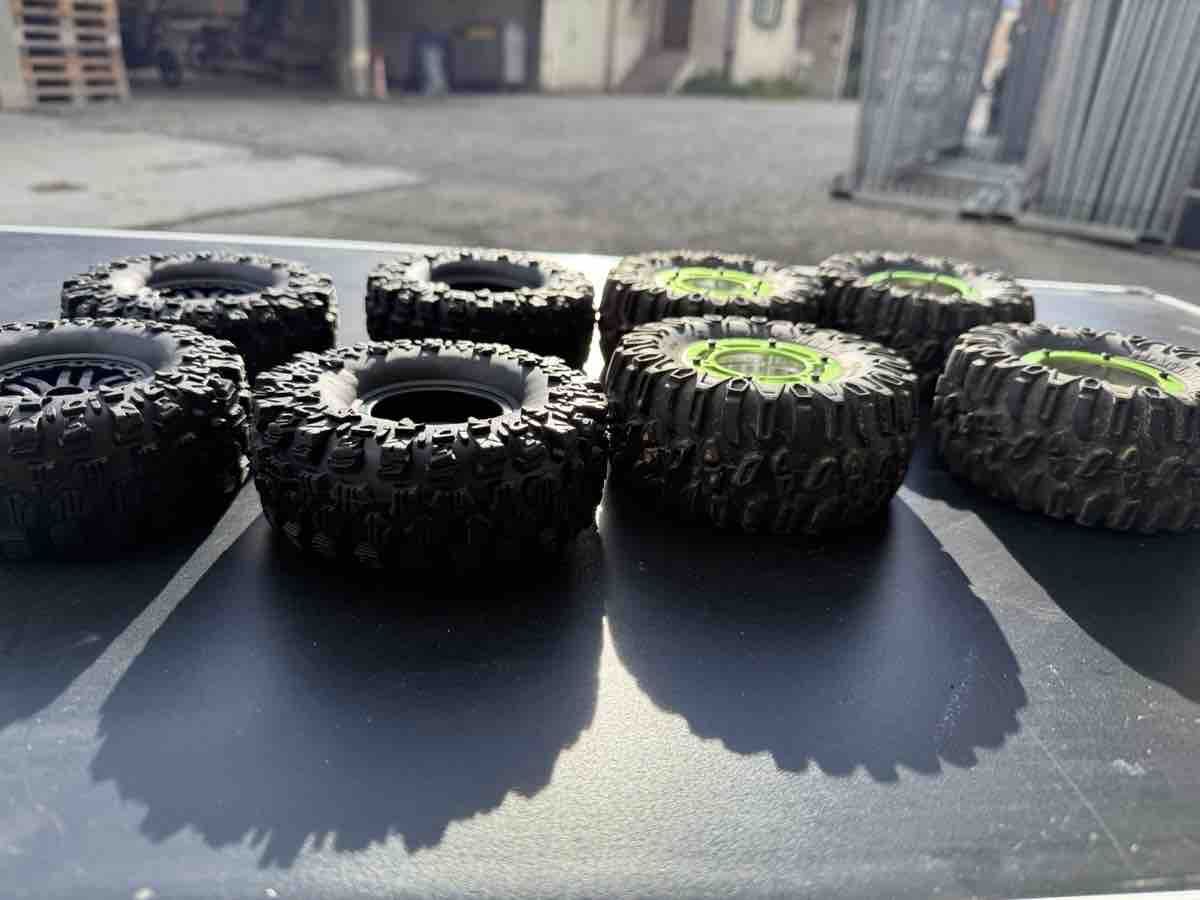 RC Modellbau: 8 RC Crawler Räder – Gebraucht aus Steffisburg von Hgtr 1
