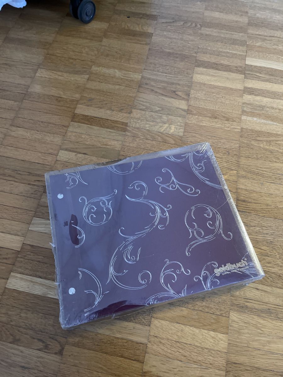 Album: Fotoalbum violett, originalverpackt – Nuovo e nell'imballaggio originale da Zürich venduto da liz_l6f7
