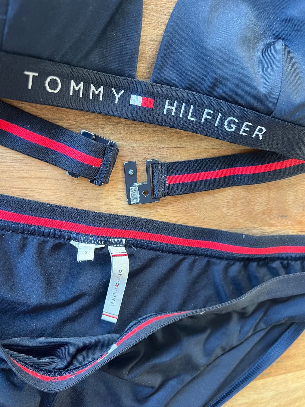 Tommy Hilfiger Costumi da bagno & Bikini: Tommy Hilfiger Navy Blue Bikini Set Size S – Nuovo (secondo la descrizione) da Lufingen venduto da bombolulu 2