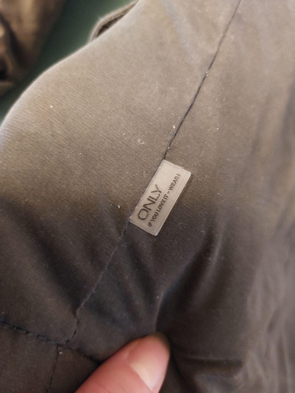 Only Jacken: Only Winterjacke mit Kapuze, Khaki, Grösse M – Neu (gemäss Beschreibung) aus Gwatt (Thun) von B.D.999 4