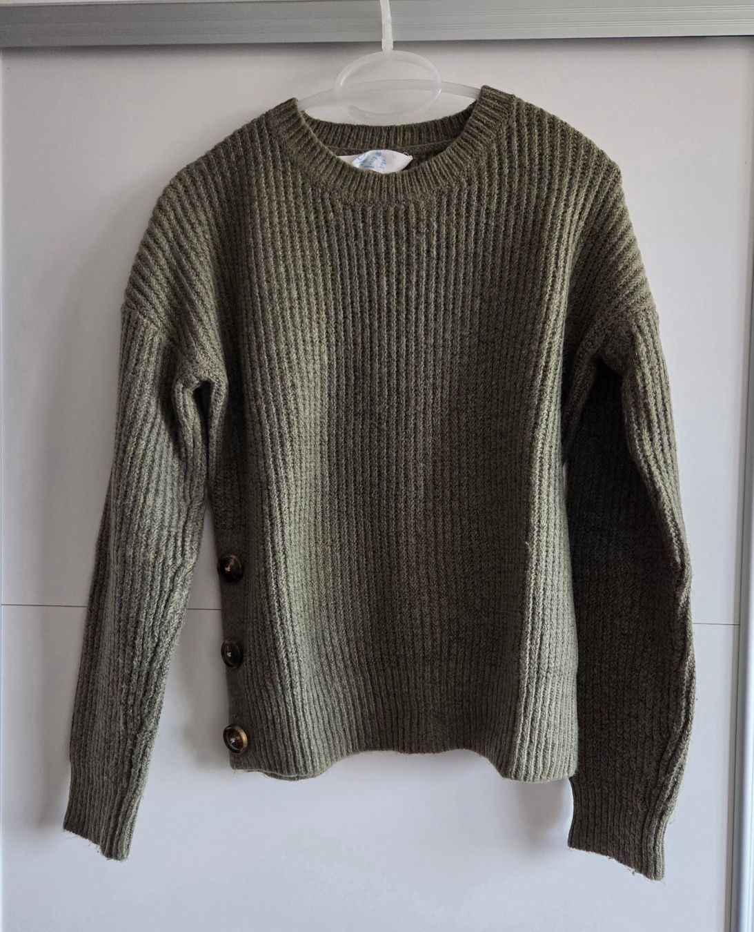 Primark Maglioni & Felpe: Pull en maille vert olive avec boutons - Taille 36 – Nuovo (secondo la descrizione) da Chavannes-Renens venduto da mau_8rwz