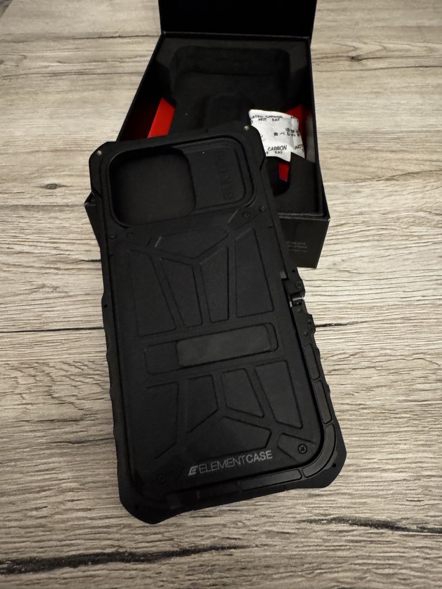 Cover & Protezioni schermo: Coque iPhone 14 /15 Pro Element Case Black Ops Neuf – Nuovo e nell'imballaggio originale da La Chaux de fonds venduto da car_f9yg 3